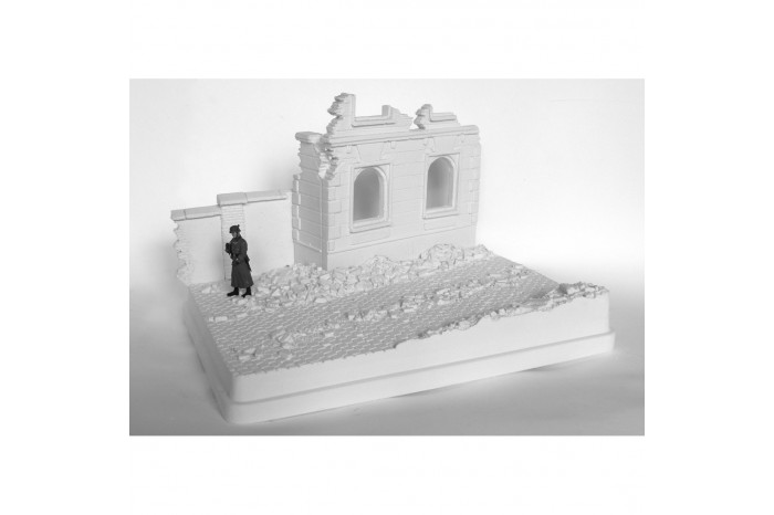 Dům se zdí v sutinách - 3N30