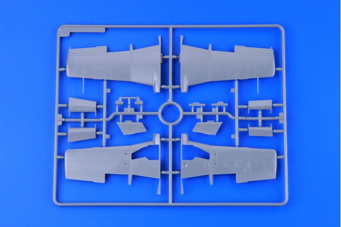 L-29 Delfín (1:48) - 8099