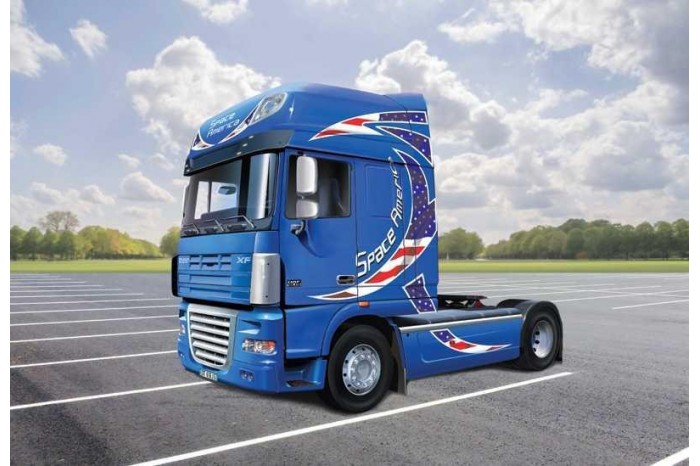 Model Kit truck 3933 - DAF XF105 Space America (1:24)