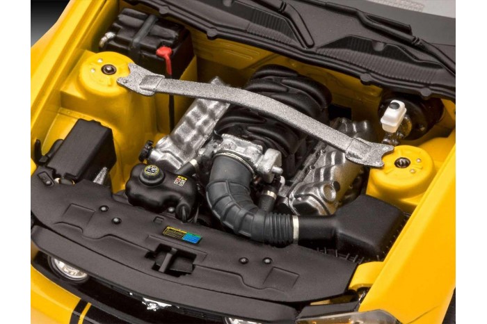 Plastic ModelKit auto 07046 - 2010 Ford Mustang GT (1:25)