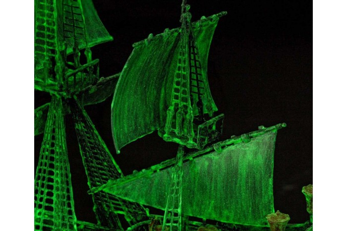 EasyClick loď 05435 - Ghost Ship (incl. night color) (1:150)