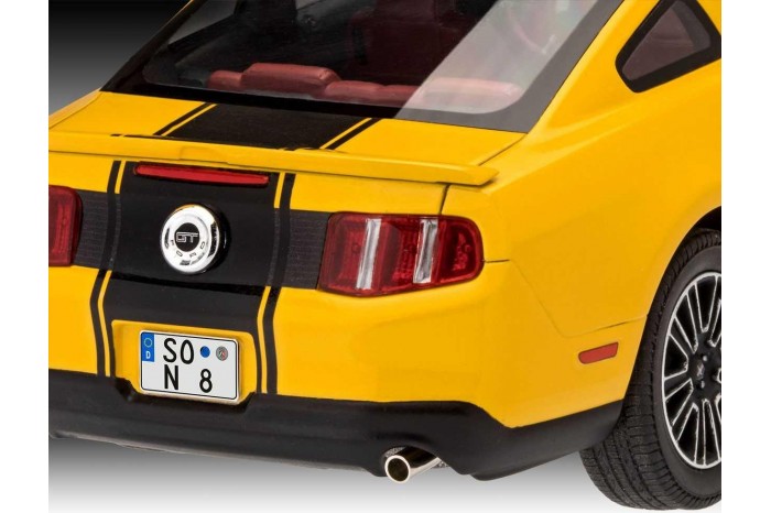 Model Set auto 67046 - 2010 Ford Mustang GT  (1:25)