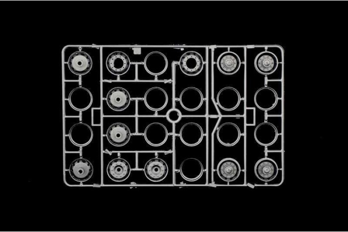 Model Kit truck 3937 - Scania T143H 6x2 (1:24)
