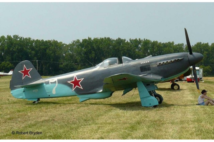 Plastic ModelKit letadlo 03894 - Yakovlev Yak-3 (1:72)