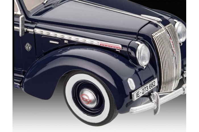 Plastic ModelKit auto 07042 - Luxury Class Car Admiral Saloon (1:24)