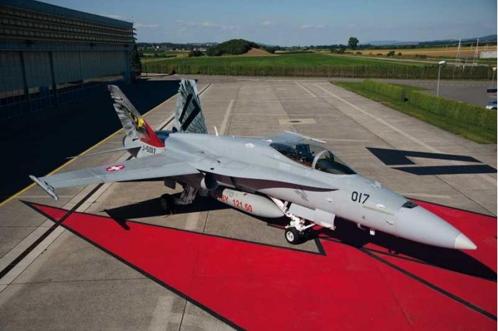 Model Kit letadlo 1429 - F/A 18 Hornet Swiss A.F./RAAF (1:72)