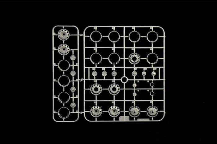 Model Kit truck 3947 - SCANIA R400 STREAMLINE Flat Roof (1:24)