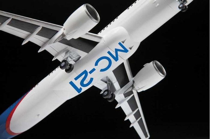 Model Kit letadlo 7033 - Civil Airliner MC-21-300 (1:144)