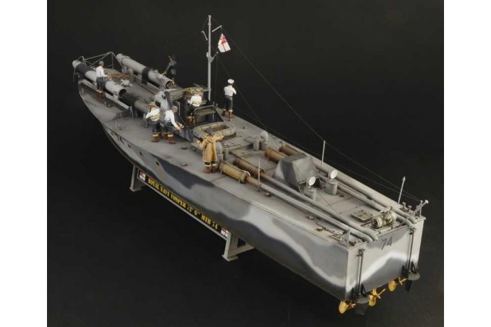 Model Kit loď 5624 - Vosper MTB 74 with crew (1:35)