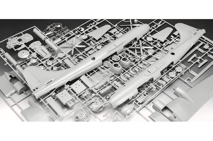 B-29 Super Fortress  (1:48) - 03850