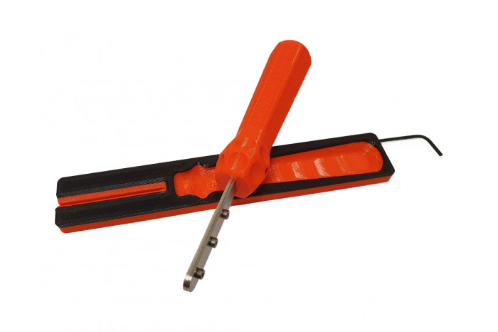 Modelářská pilka s podstavcem - 007