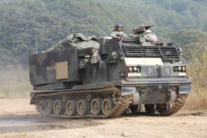 M270A1 MULTIPLE LAUNCH ROCKET SYSTEM (MLRS) (1:35) - 3557