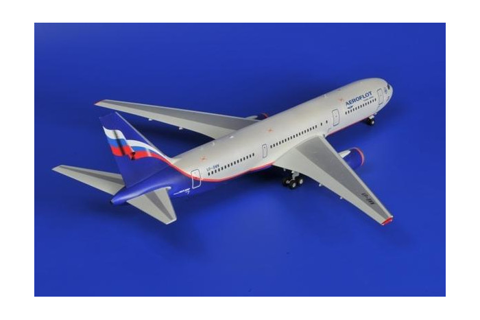Model Kit letadlo 7005 - Boeing 767-300 (1:144)