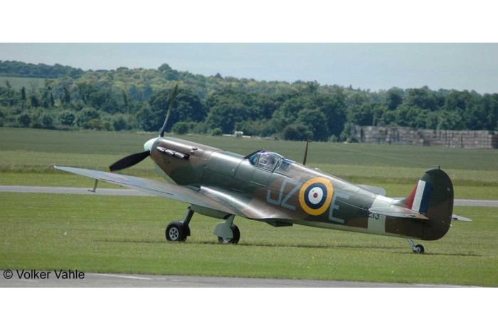 Plastic ModelKit letadlo 03953 - Spitfire Mk. IIa (1:72)