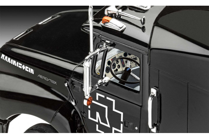 Gift-Set truck 07658 - Rammstein Tour Truck (1:32)