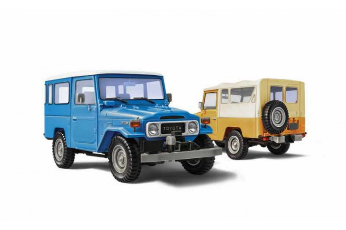 Model Kit auto 3630 - Toyota Land Cruiser BJ-44 Soft/Hard Top (1:24)
