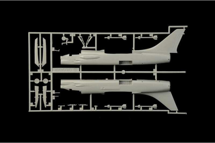 Model Kit letadlo 1456 - F-8E Crusader (1:72)
