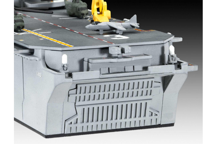 Plastic ModelKit loď 05178 - Assault Carrier USS WASP CLASS (1:700)