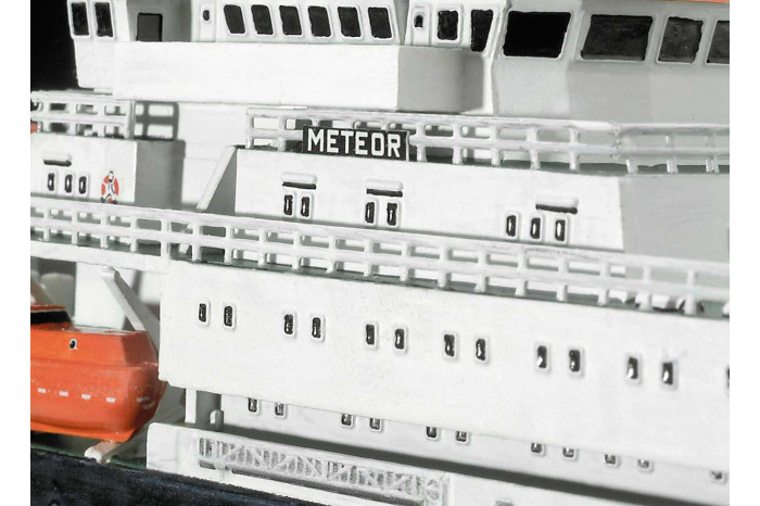 Plastic ModelKit loď 05218 - German Research Vessel Meteor (1:300)