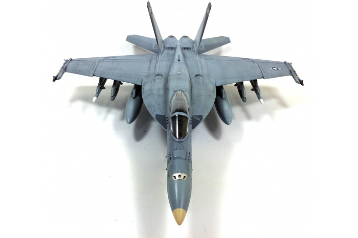 Model Kit letadlo 12547 - USN F/A-18E VFA-143 "PUKIN DOGS" (1:72)