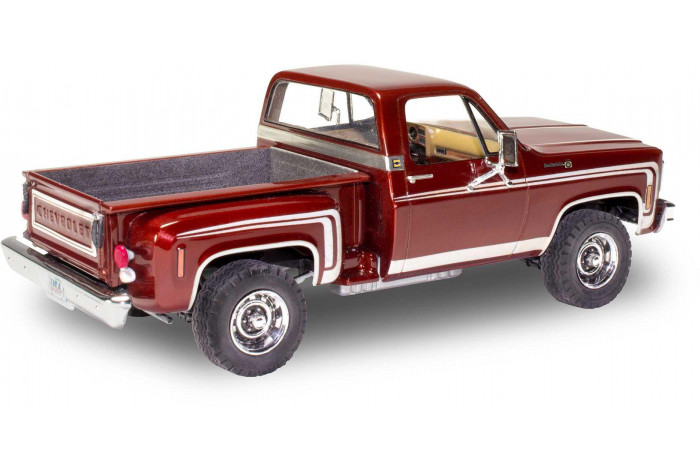 Plastic ModelKit MONOGRAM auto 4486 - 76 Chevy Sports Stepside Pickup (1:25)