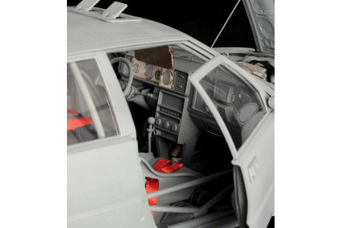 Model Kit auto 4709 - Lancia Delta HF Integrale (1:12)