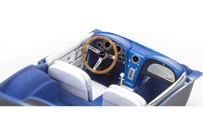 Plastic ModelKit MONOGRAM auto 4517 - 1967 Corvette Sting Ray Sport Coupe 2N1 (1:25)