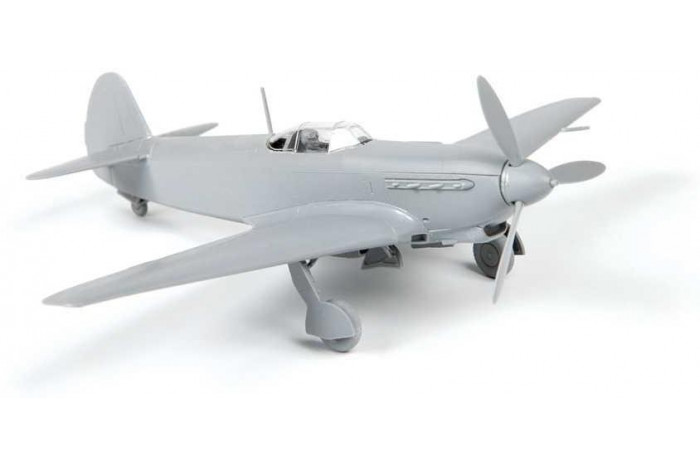 Model Kit letadlo 7313 - YAK-9 Soviet fighter (1:72)