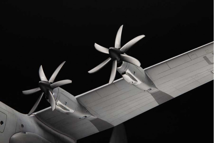 Model Kit letadlo 7325 - Hercules C-130J (1:72)