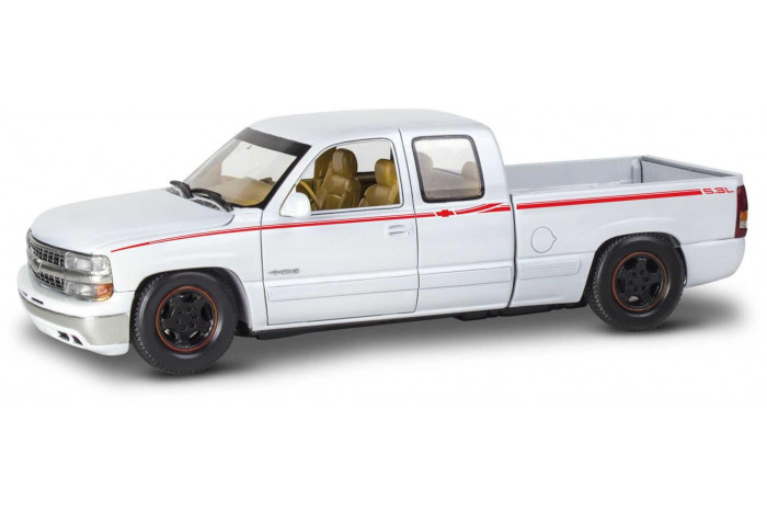 Plastic ModelKit MONOGRAM auto 4538 - 1999 Chevy Silverado Custom Pickup (1:25)