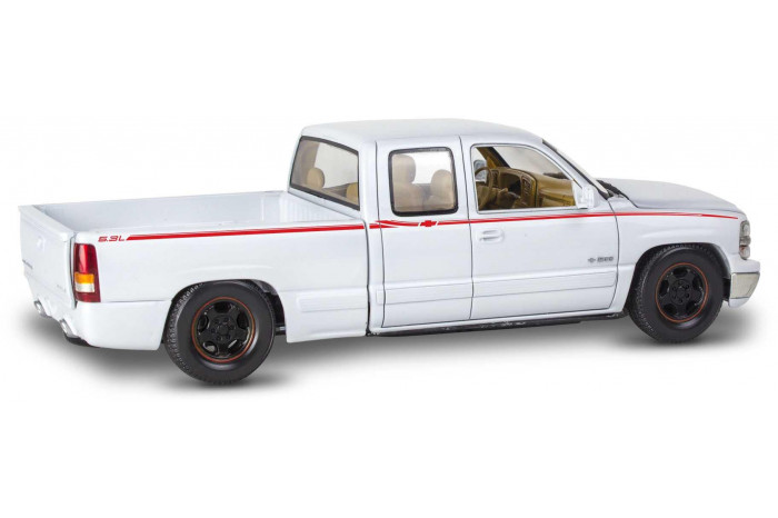 Plastic ModelKit MONOGRAM auto 4538 - 1999 Chevy Silverado Custom Pickup (1:25)