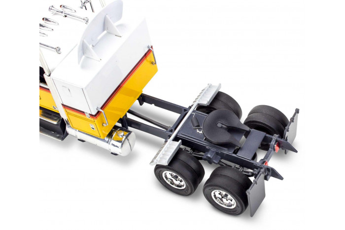 Plastic ModelKit MONOGRAM truck 7471 - Chevy Bison Semi Truck (1:32)