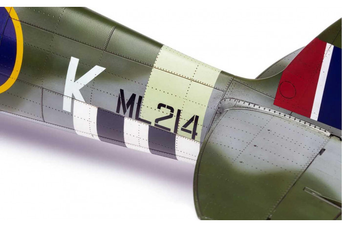 Classic Kit letadlo A17001 - Supermarine Spitfire Mk.Ixc (1:24)