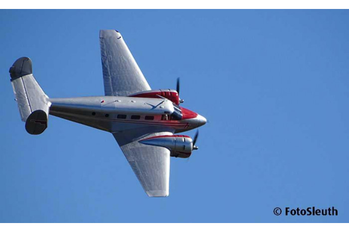 Plastic ModelKit letadlo 03811 - Beechcraft Model 18 (1:48)