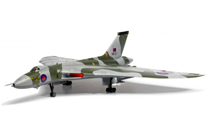 Classic Kit letadlo A12013 - Avro Vulcan B.2 Black Buck (1:72)