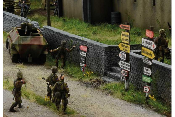 Model Kit diorama 6199 - Battle of Normandy: Saint-Mere-Église 6 June 1944 (1:72)