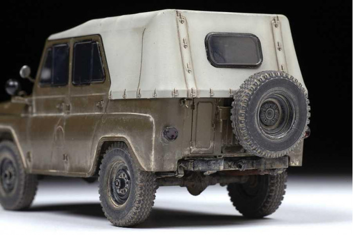 Model kit military 3629 - UAZ-469 Soviet 4WD off-road vehicle (1:35)