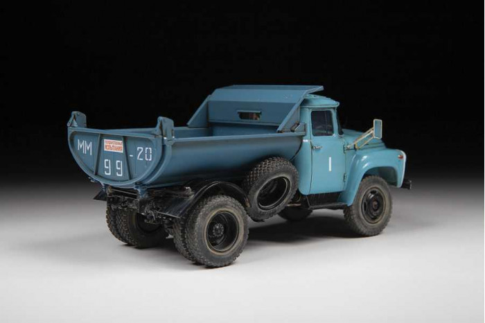 Model kit auto 43004 - ZIL 130 (1:43)