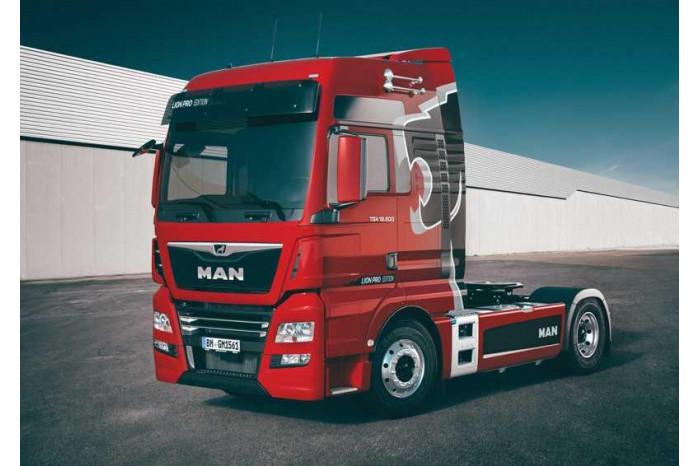 Model Kit truck 3959 - MAN TGX XXL D38 (1:24)