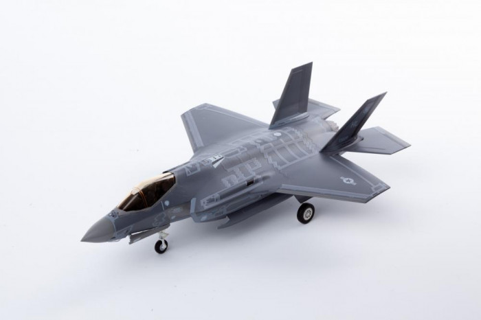 Model Kit letadlo 12561 - F-35A "Seven Nation Air Force" MCP (1:72)