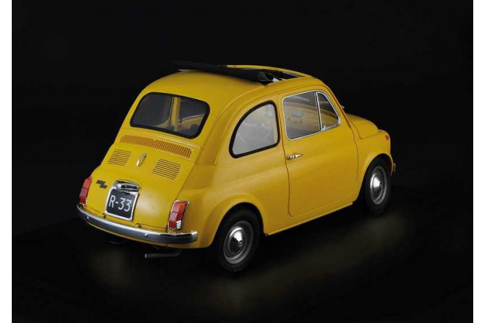 Model Kit auto 4715 - FIAT 500 F 1968 upgraded edition (1:12)