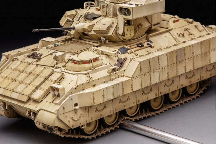 U.S. Cavalry Fighting Vehicle M3A3 Bradley w/BUSK III (1:35) - 006