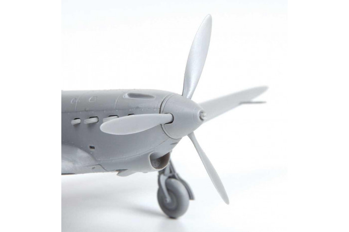 Model Kit letadlo 7327 - YAK-1 (1:72)