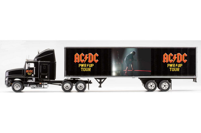 Plastic ModelKit truck 07731 - AC/DC Tour Truck "Power Up" (1:32)