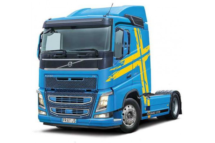 Model Kit truck 3967 - Volvo FH Low Roof (1:24)