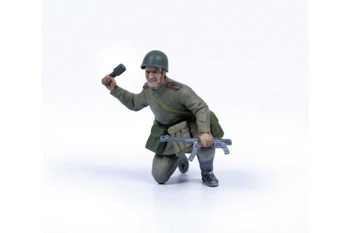 Model Kit figurky 3718 - Soviet Infantry Berlin 1945 (1:35)