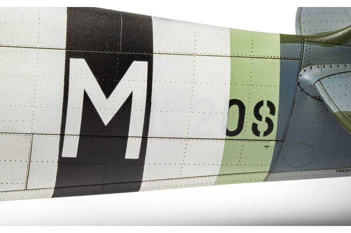 Classic Kit letadlo A17001A - Supermarine Spitfire Mk.IXc - Flying Dray (1:24)