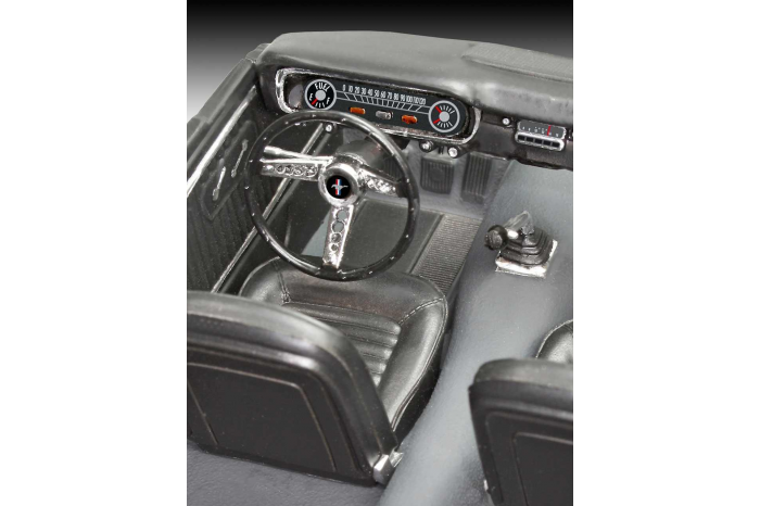 Plastic ModelKit auto 07065 - 1965 Ford Mustang 2+2 Fastback (1:25)