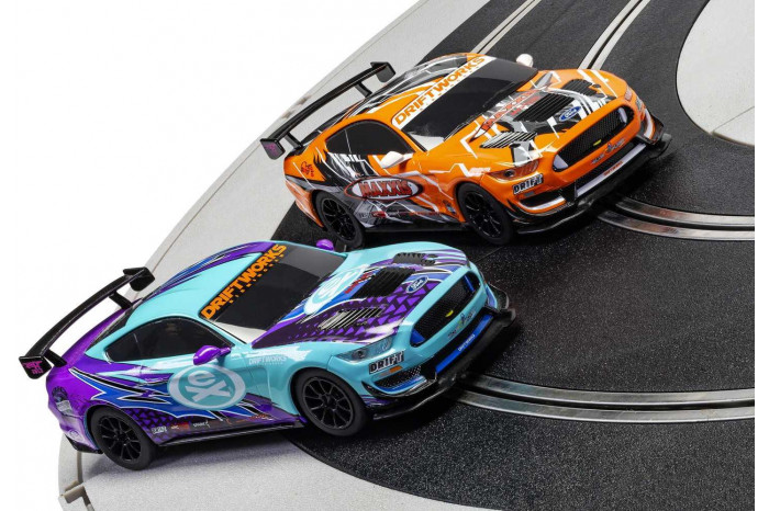 Autodráha SCALEXTRIC C1421P - Drift 360 Race Set (1:32)