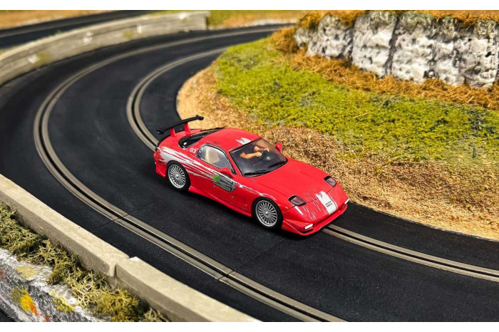 Autíčko Film & TV SCALEXTRIC C4592 - The Fast And The Furious - Mazda RX7 - Dom Turetto (1:32)